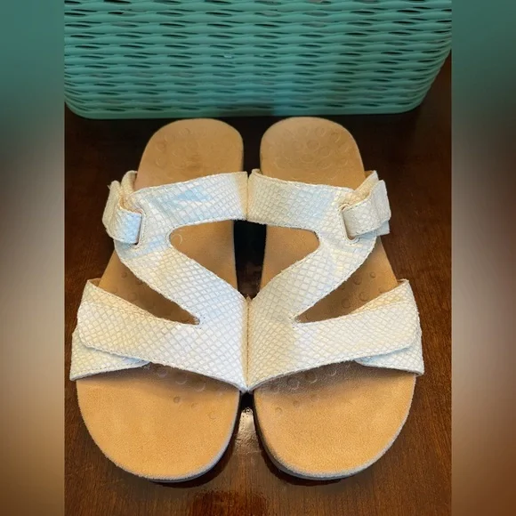 Vionic slip on sandals - Picture 2 of 8